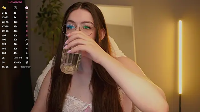 Ester Hill online show from February 2026 03:03:02 AM