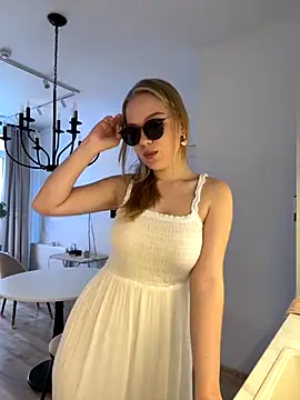 Snapshot of Little_Forest_ELF chatting on November 2025 06:17:01 AM Little Forest ELF online show from November 2025 06:17:01 AM