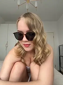 Snapshot of Little_Forest_ELF chatting on November 2025 10:16:02 AM Little Forest ELF online show from November 2025 10:16:02 AM