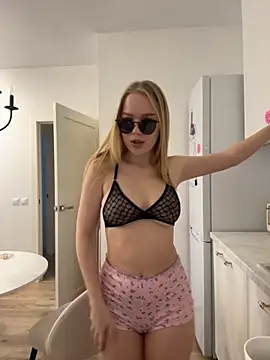 Snapshot of Little_Forest_ELF chatting on December 2025 06:01:02 AM Little Forest ELF online show from December 2025 06:01:02 AM