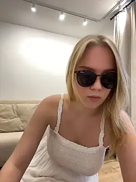 Snapshot of Little_Forest_ELF chatting on October 2025 11:30:01 AM Little Forest ELF online show from October 2025 11:30:01 AM