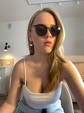 Snapshot of Little_Forest_ELF chatting on November 2025 09:30:01 AM Little Forest ELF online show from November 2025 09:30:01 AM