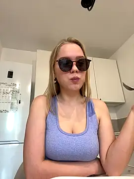 Snapshot of Little_Forest_ELF chatting on November 2025 04:05:02 AM Little Forest ELF online show from November 2025 04:05:02 AM