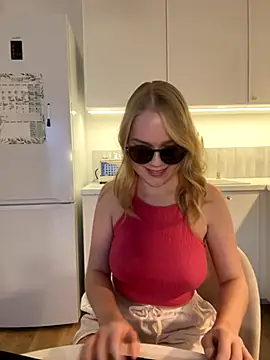 Snapshot of Little_Forest_ELF chatting on November 2025 10:37:02 AM Little Forest ELF online show from November 2025 10:37:02 AM