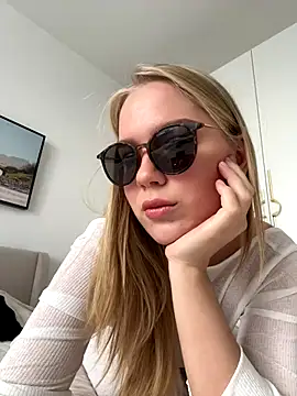 Snapshot of Little_Forest_ELF chatting on November 2025 08:29:02 AM Little Forest ELF online show from November 2025 08:29:02 AM