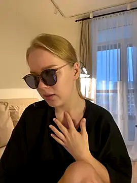 Snapshot of Little_Forest_ELF chatting on November 2025 11:48:01 AM Little Forest ELF online show from November 2025 11:48:01 AM