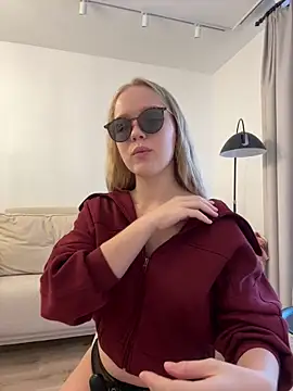 Snapshot of Little_Forest_ELF chatting on November 2025 05:56:02 AM Little Forest ELF online show from November 2025 05:56:02 AM