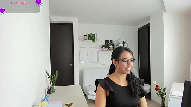 Snapshot of susana_monroy chatting on June 2026 06:30:01 PM susana monroy online show from June 2026 06:30:01 PM