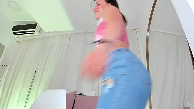 Snapshot of Petite_Lucie chatting on November 2025 07:06:02 PM Petite Lucie online show from November 2025 07:06:02 PM