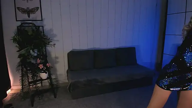 Snapshot of Love_Lines chatting on March 2025 11:37:01 PM Love Lines online show from March 2025 11:37:01 PM