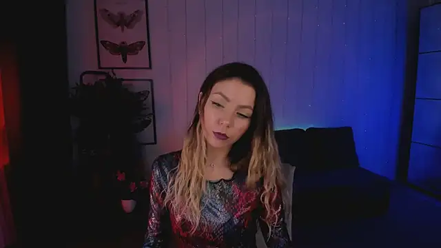 Snapshot of Love_Lines chatting on January 2025 11:13:02 PM Love Lines online show from January 2025 11:13:02 PM