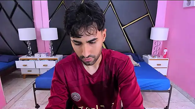 Snapshot of MilanZaire chatting on October 2025 12:33:02 AM MilanZaire online show from October 2025 12:33:02 AM