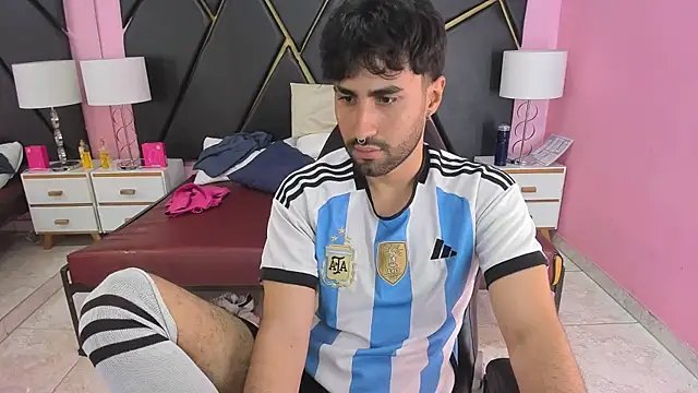 Snapshot of MilanZaire chatting on November 2025 10:09:02 PM MilanZaire online show from November 2025 10:09:02 PM