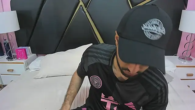 Snapshot of MilanZaire chatting on November 2025 12:32:02 AM MilanZaire online show from November 2025 12:32:02 AM