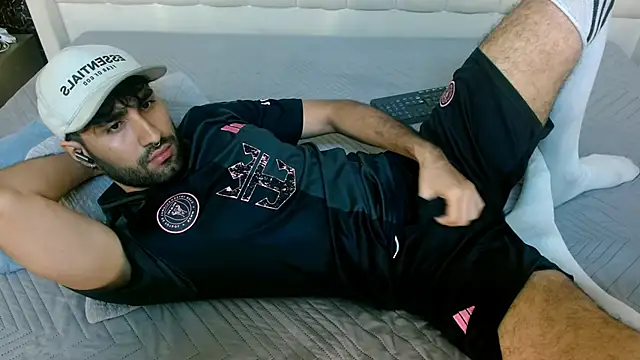 Snapshot of MilanZaire chatting on December 2025 01:55:01 AM MilanZaire online show from December 2025 01:55:01 AM