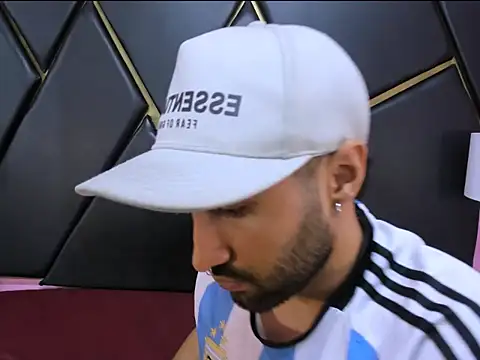 Snapshot of MilanZaire chatting on November 2025 08:25:01 PM MilanZaire online show from November 2025 08:25:01 PM