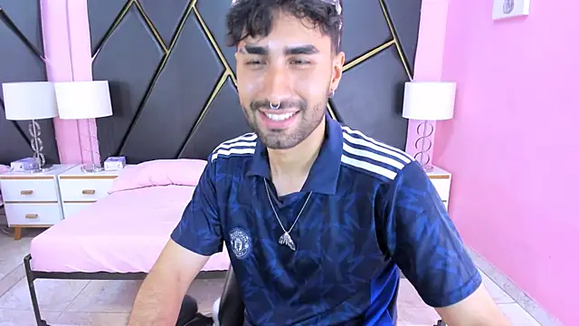 Snapshot of MilanZaire chatting on November 2025 11:53:01 PM MilanZaire online show from November 2025 11:53:01 PM