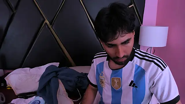 Snapshot of MilanZaire chatting on November 2025 08:35:02 PM MilanZaire online show from November 2025 08:35:02 PM