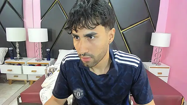 Snapshot of MilanZaire chatting on November 2025 11:05:01 PM MilanZaire online show from November 2025 11:05:01 PM