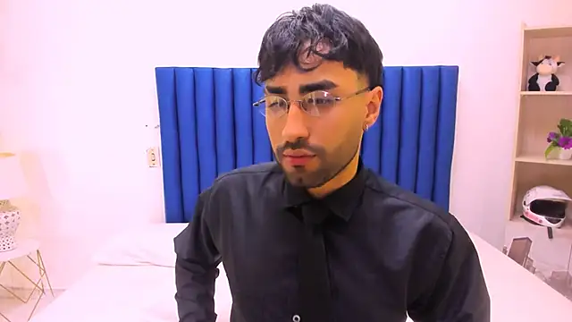 Snapshot of MilanZaire chatting on November 2025 11:27:01 PM MilanZaire online show from November 2025 11:27:01 PM