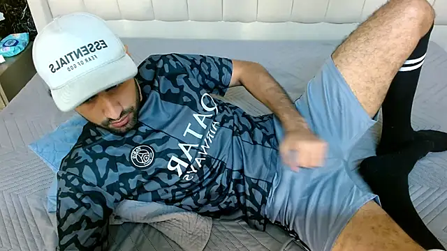 Snapshot of MilanZaire chatting on December 2025 10:59:01 PM MilanZaire online show from December 2025 10:59:01 PM