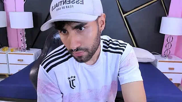 Snapshot of MilanZaire chatting on November 2025 01:52:02 AM MilanZaire online show from November 2025 01:52:02 AM