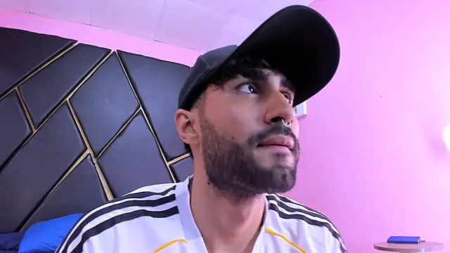 Snapshot of MilanZaire chatting on November 2025 12:58:02 AM MilanZaire online show from November 2025 12:58:02 AM