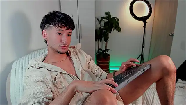 Snapshot of dimitri_targaryen chatting on January 2025 03:42:02 AM dimitri targaryen online show from January 2025 03:42:02 AM