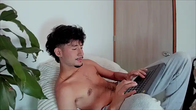 Snapshot of dimitri_targaryen chatting on February 2025 04:42:02 AM dimitri targaryen online show from February 2025 04:42:02 AM