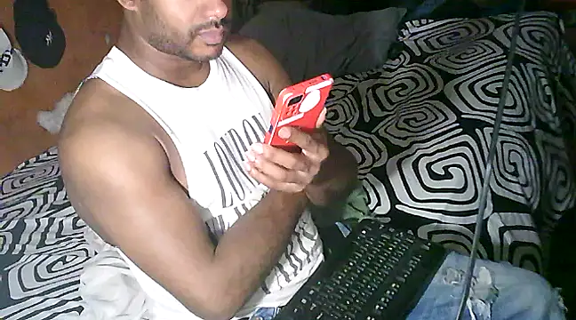 Snapshot of Negroricobaby chatting on February 2025 04:08:02 AM Negroricobaby online show from February 2025 04:08:02 AM