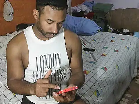 Snapshot of Negroricobaby chatting on March 2025 04:23:02 AM Negroricobaby online show from March 2025 04:23:02 AM