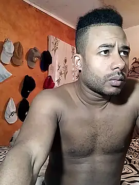 Snapshot of Negroricobaby chatting on February 2025 04:25:02 PM Negroricobaby online show from February 2025 04:25:02 PM