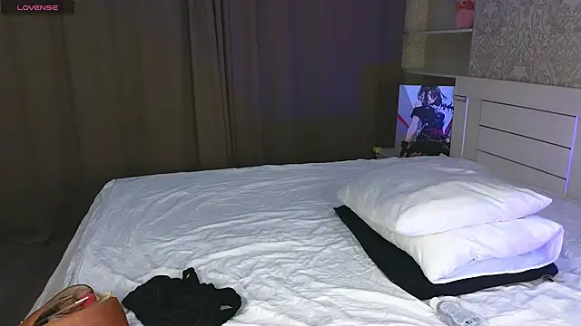 Diana Moon  online show from November 2025 01:26:02 AM