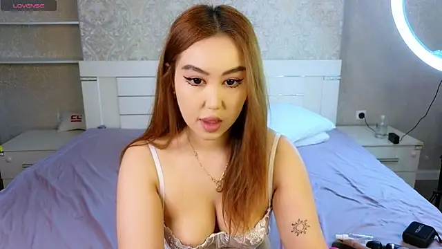 Diana Moon  online show from April 2026 01:45:01 AM