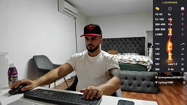 Snapshot of supermanboy94 chatting on October 2025 05:52:01 AM supermanboy94 online show from October 2025 05:52:01 AM