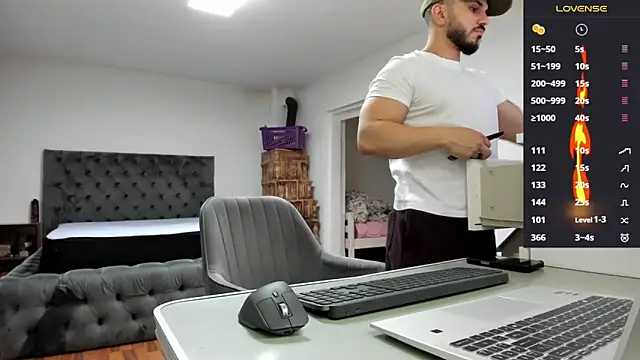 supermanboy94 online show from April 2026 06:20:02 AM