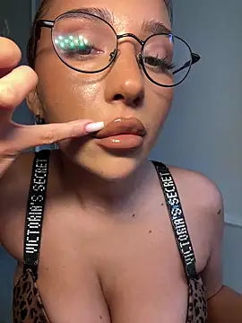 Snapshot of CardiSweetBaby chatting on September 2025 12:11:01 PM CardiSweetBaby online show from September 2025 12:11:01 PM