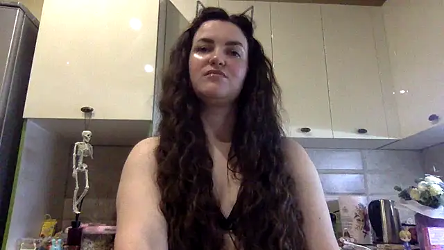 Karolina llove online show from October 2025 08:32:02 PM