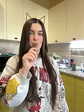 Karolina llove online show from October 2025 01:12:02 PM