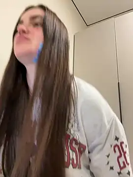 Karolina llove online show from November 2025 10:27:02 AM