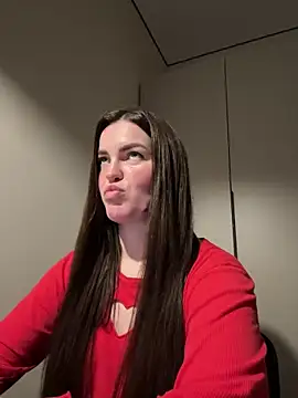 Karolina llove online show from December 2025 08:39:01 PM