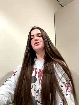 Karolina llove online show from November 2025 07:47:01 PM