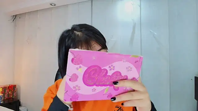 lina bedoya  online show from December 2025 11:36:02 AM