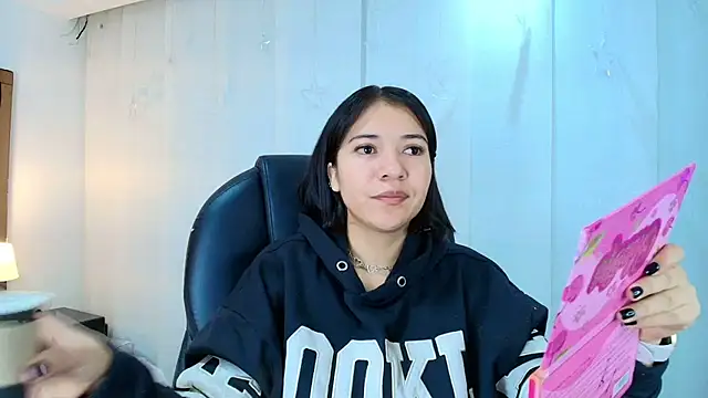 lina bedoya  online show from December 2025 11:34:02 AM