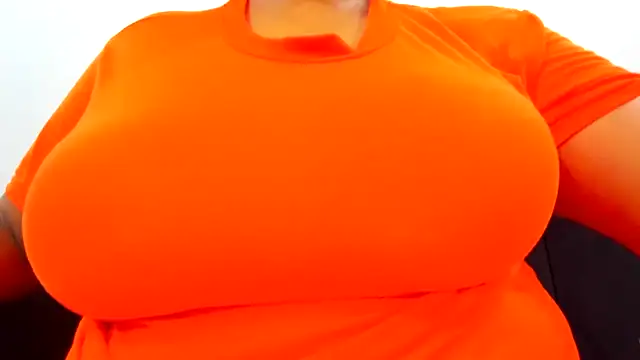 Kika teem online show from October 2025 06:11:01 PM