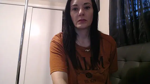Snapshot of CrystalLakeXO chatting on July 2026 11:32:01 AM CrystalLakeXO online show from July 2026 11:32:01 AM