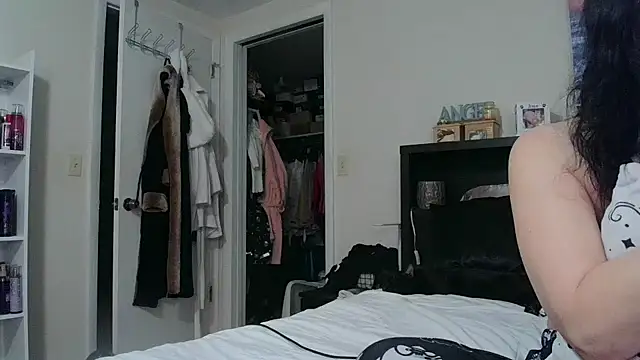 CrystalLakeXO online show from October 2025 06:26:01 AM