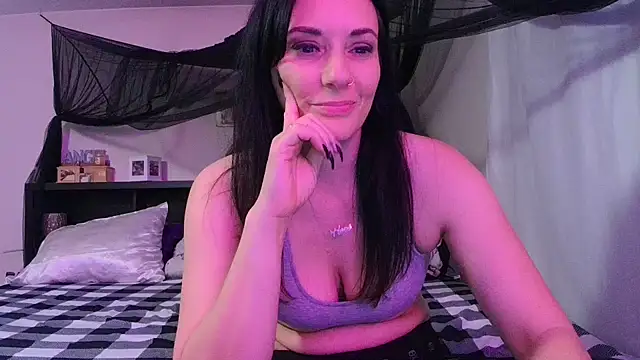 Snapshot of CrystalLakeXO chatting on June 2026 05:45:02 AM CrystalLakeXO online show from June 2026 05:45:02 AM