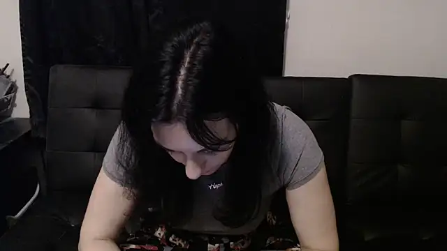 Snapshot of CrystalLakeXO chatting on June 2026 10:43:01 AM CrystalLakeXO online show from June 2026 10:43:01 AM