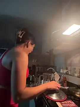 Snapshot of SaraParisi chatting on October 2025 11:03:02 PM SaraParisi online show from October 2025 11:03:02 PM